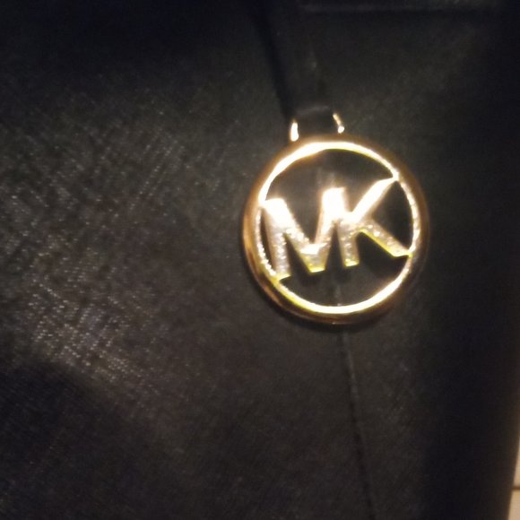 Black Michael Kors HandBag - Picture 3 of 8